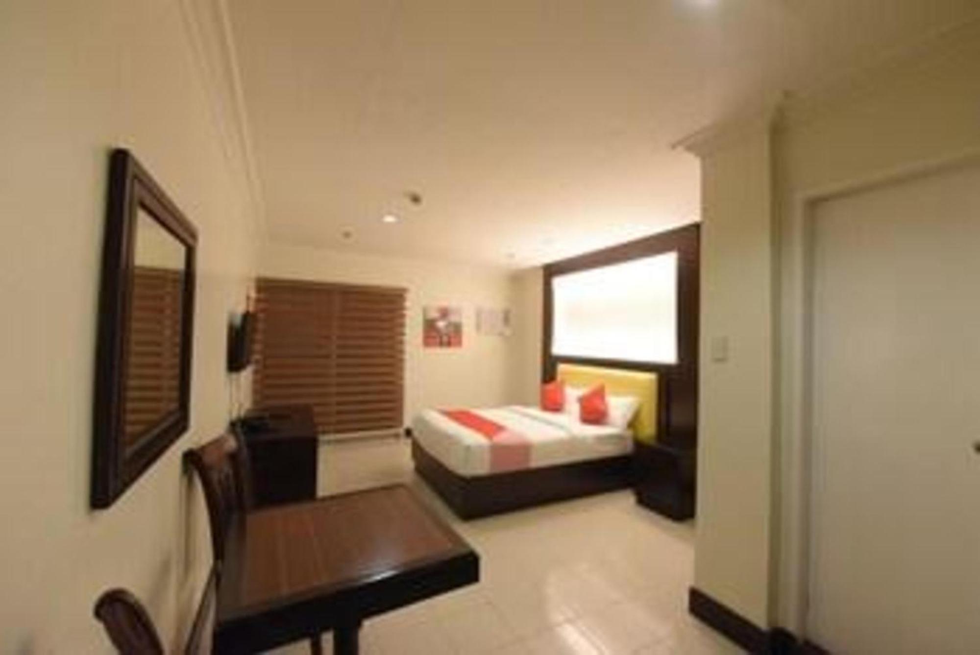 Oyo 115 Northridge Mansions Hotel Quezon City Exterior photo
