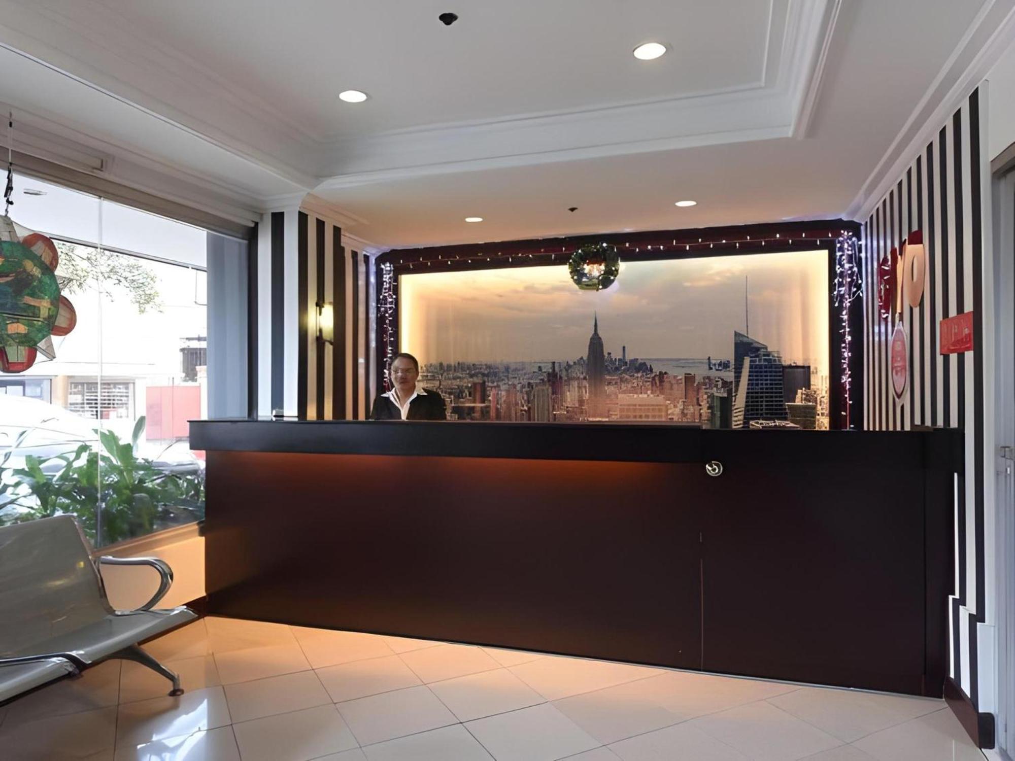 Oyo 115 Northridge Mansions Hotel Quezon City Exterior photo