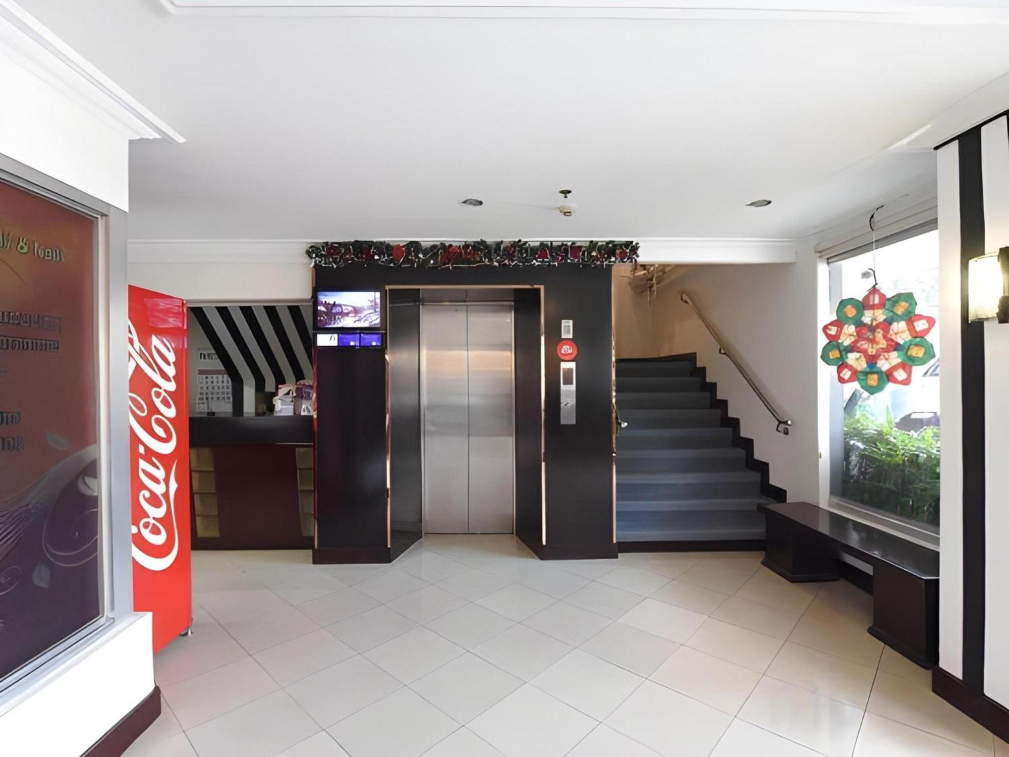 Oyo 115 Northridge Mansions Hotel Quezon City Exterior photo